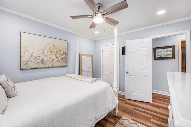 bedroom featuring wood finished floors, crown molding, recessed lighting, baseboards, and ceiling fan