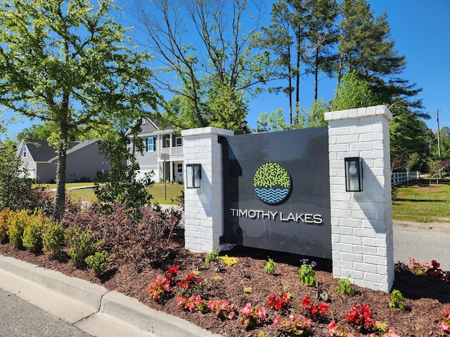 view of community / neighborhood sign