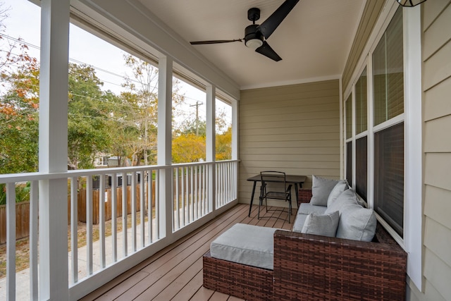 sunroom with ceiling fan