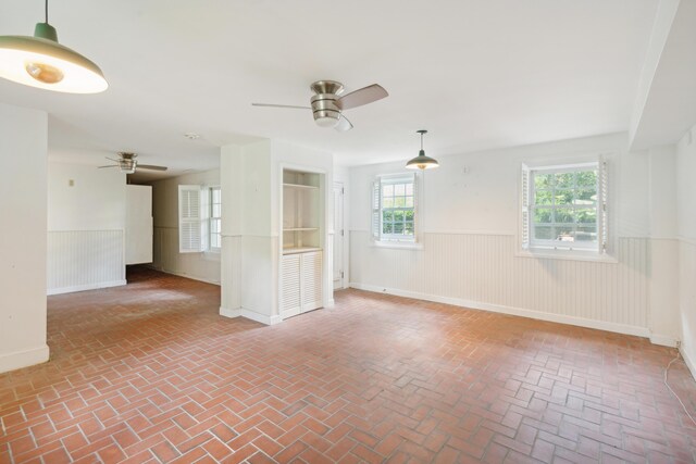 unfurnished room with ceiling fan