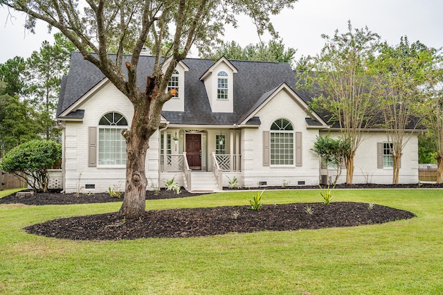 view of front of property featuring a porch and a front lawn