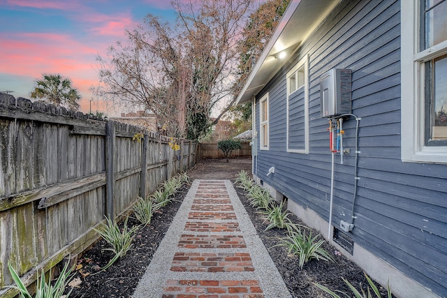 view of yard at dusk