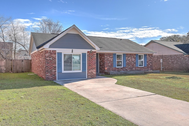 ranch-style home featuring a front lawn