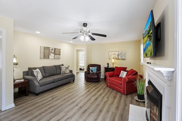 living room featuring light hardwood / wood-style floors and ceiling fan