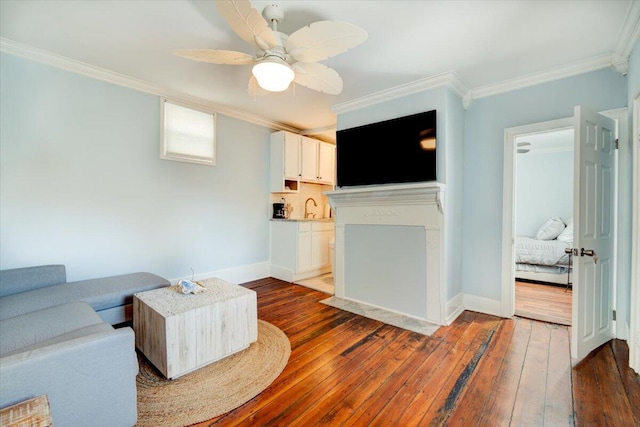 living room with sink, ornamental molding, ceiling fan, and dark hardwood / wood-style flooring