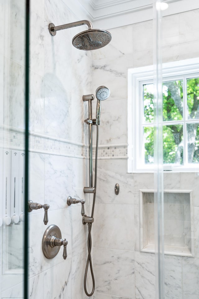 details with a tile shower