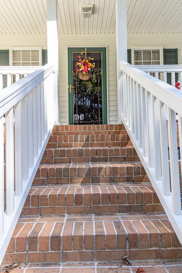 property entrance featuring a porch