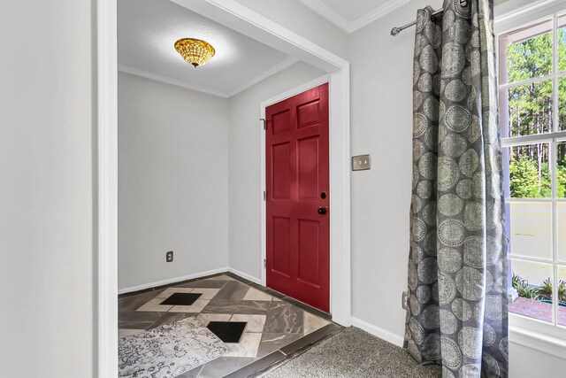 foyer entrance featuring baseboards and ornamental molding