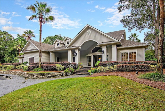 view of front of house featuring a front yard