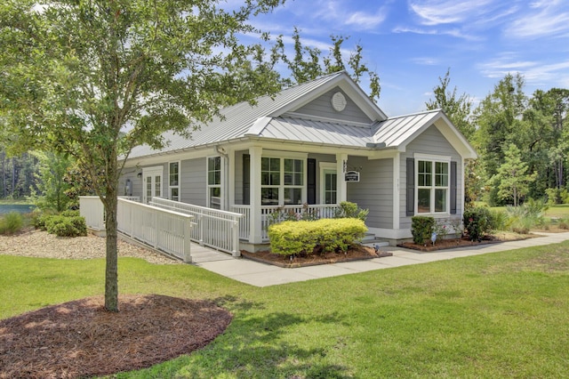 view of front of home with a front lawn