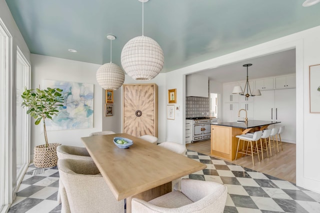 dining area with sink and light hardwood / wood-style floors