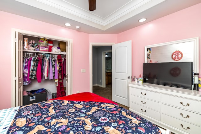 carpeted bedroom featuring a closet, ornamental molding, a ceiling fan, and recessed lighting