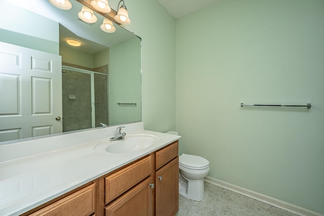 bathroom with toilet, an inviting chandelier, a shower stall, vanity, and baseboards