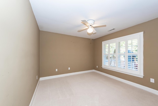 unfurnished room with light carpet and ceiling fan