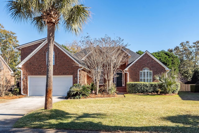 view of front of property featuring a front yard