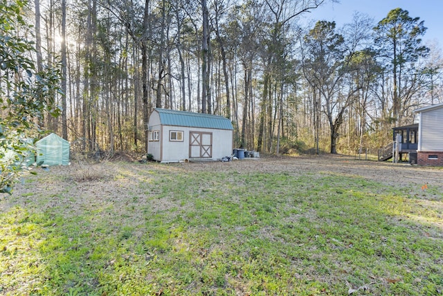 view of yard featuring a shed and an outdoor structure