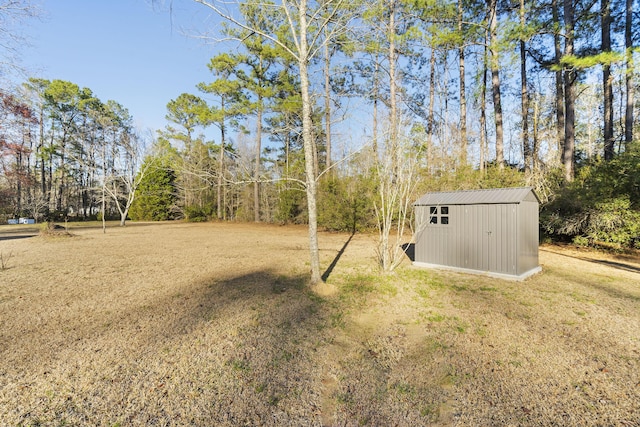 view of yard featuring a shed and an outdoor structure