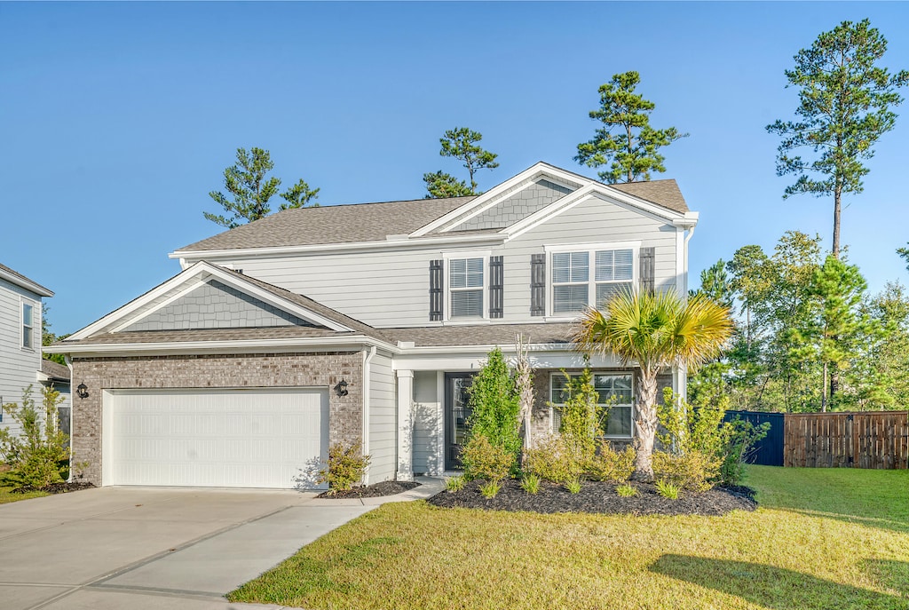 view of front of house featuring a front lawn