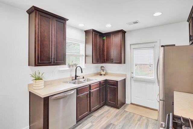 100 Runnels Cv, Summerville, SC 29485 - kitchen featuring stainless steel appliances, a sink, light wood-type flooring, light countertops, and recessed lighting