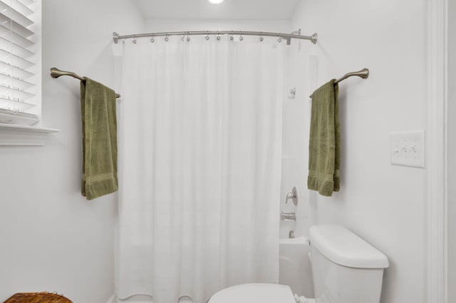 100 Runnels Cv, Summerville, SC 29485 - bathroom featuring toilet and shower / bathtub combination with curtain