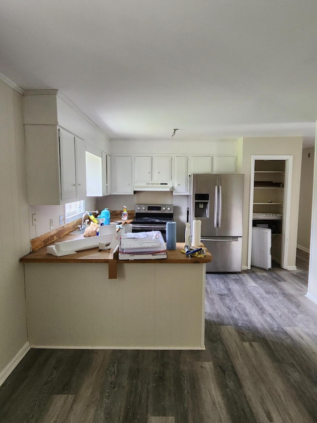 kitchen with white cabinets, stainless steel appliances, dark wood-type flooring, and kitchen peninsula