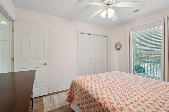 bedroom with hardwood / wood-style flooring, ceiling fan, and a closet