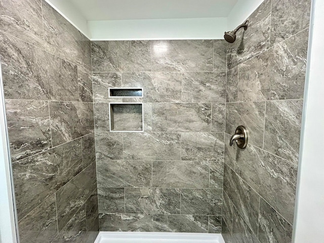 bathroom featuring tiled shower