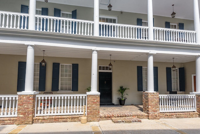 exterior space featuring a balcony