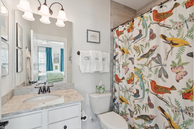 full bath featuring vanity, an inviting chandelier, toilet, and a shower with curtain