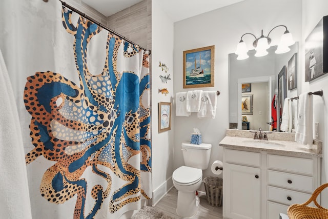 bathroom featuring curtained shower, baseboards, toilet, and vanity