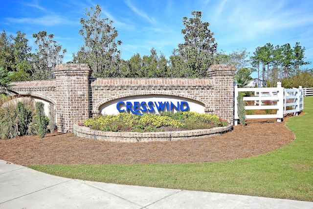 community sign with a lawn