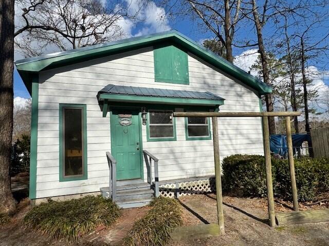 1089 Charles Dr, Manning, SC 29102 - view of front of house featuring entry steps