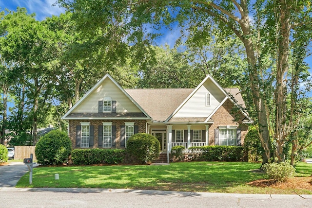 652 Spinner Cir, Mount Pleasant, SC 29464 - traditional-style home featuring brick siding and a front lawn