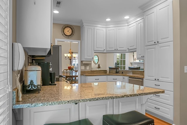 652 Spinner Cir, Mount Pleasant, SC 29464 - kitchen with a peninsula, dishwasher, white cabinets, and recessed lighting