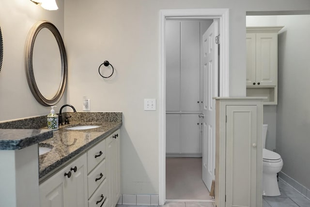 652 Spinner Cir, Mount Pleasant, SC 29464 - full bath with double vanity and toilet