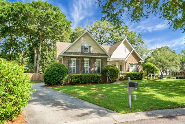 652 Spinner Cir, Mount Pleasant, SC 29464 - traditional home with brick siding