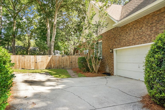652 Spinner Cir, Mount Pleasant, SC 29464 - view of patio / terrace with driveway and a gate