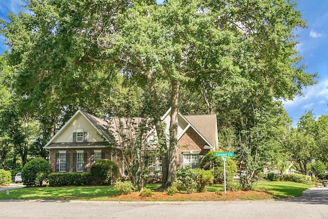 652 Spinner Cir, Mount Pleasant, SC 29464 - view of front of house with brick siding and a front lawn