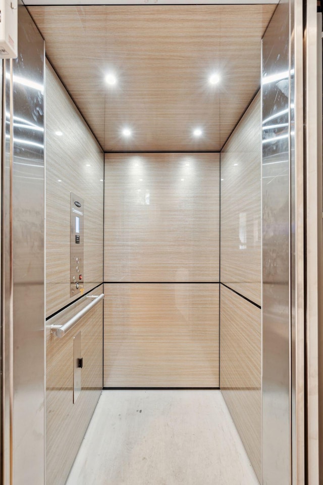 125 Drayton Dr, Summerville, SC 29483 - elevator with recessed lighting