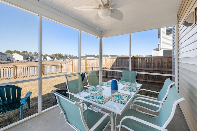 sunroom / solarium featuring a ceiling fan