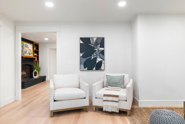 886 Friendly Cir, Charleston, SC 29414 - living area featuring recessed lighting, wood finished floors, a fireplace, and baseboards