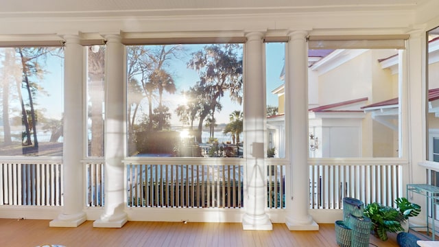 sunroom / solarium with decorative columns