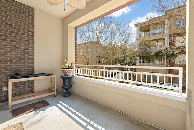 balcony featuring ceiling fan