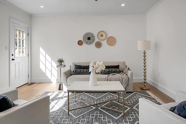 5259 Hartford Cir N, Charleston, SC 29405 - living area featuring wood finished floors, crown molding, baseboards, and recessed lighting