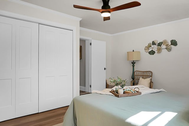 5259 Hartford Cir N, Charleston, SC 29405 - bedroom with wood finished floors, crown molding, a closet, and ceiling fan