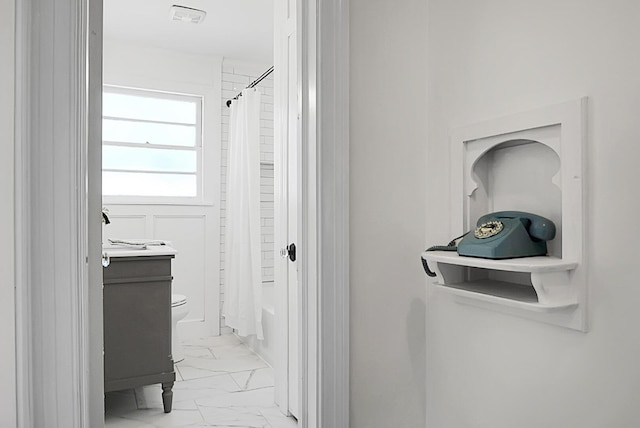 5259 Hartford Cir N, Charleston, SC 29405 - bathroom with marble look tiles, vanity, shower / bathtub combination with curtain, and toilet