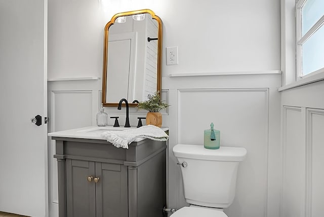 5259 Hartford Cir N, Charleston, SC 29405 - bathroom with vanity and toilet