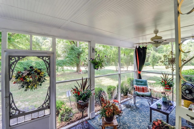 sunroom featuring ceiling fan