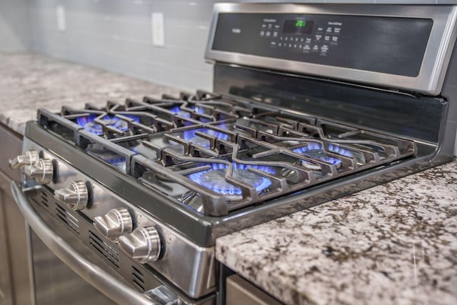 room details with gas range
