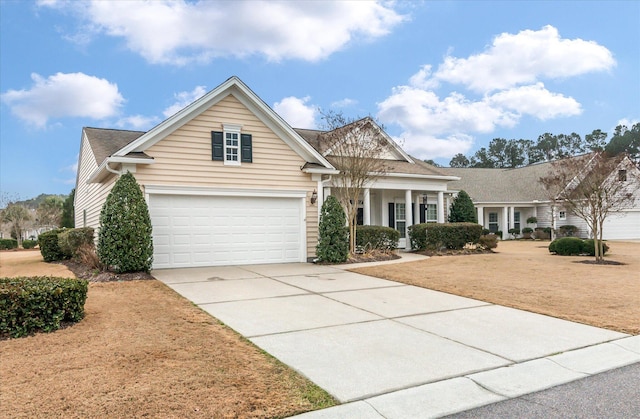 view of front facade featuring a garage and a front yard